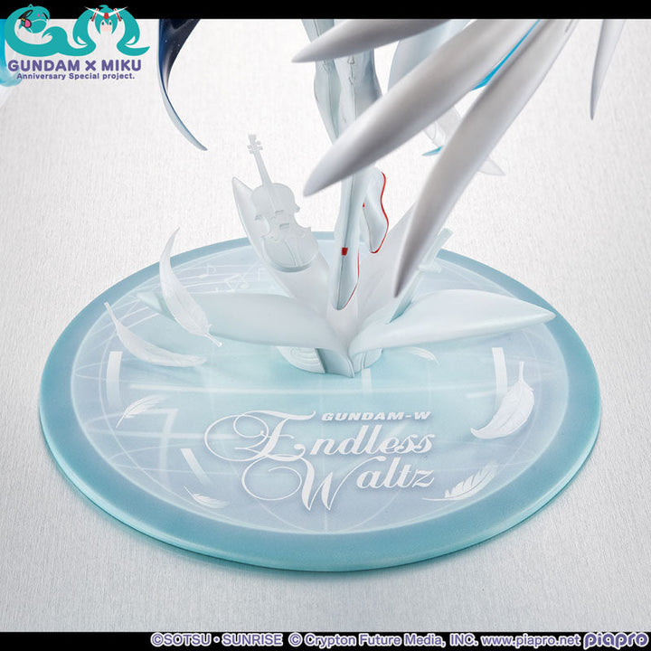 【Pré-encomenda】Personagens Piapro - Shin Kidou Senki Gundam Wing Endless Waltz - Hatsune Miku - Projeto especial de aniversário de Gundam x Miku - Lucrea - Wing Gundam Zero EW (MegaHouse)